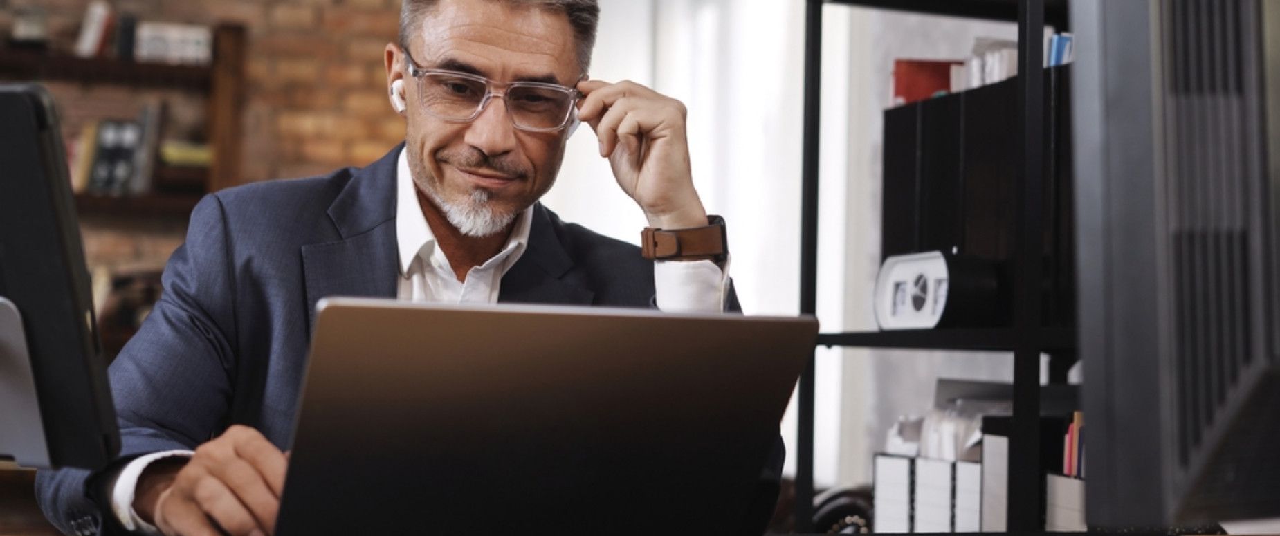 6 Ways AI Streamlines and Enhances Payroll Management